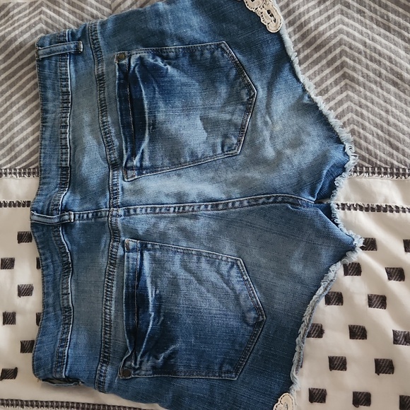 Dynamite Shorts - Picture 4 of 4